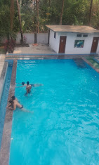 Portrait pool corner